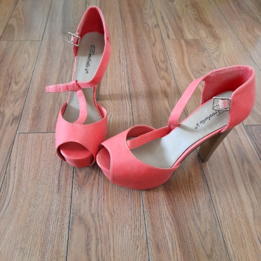 Breckells high heel open toes size 10 color pink